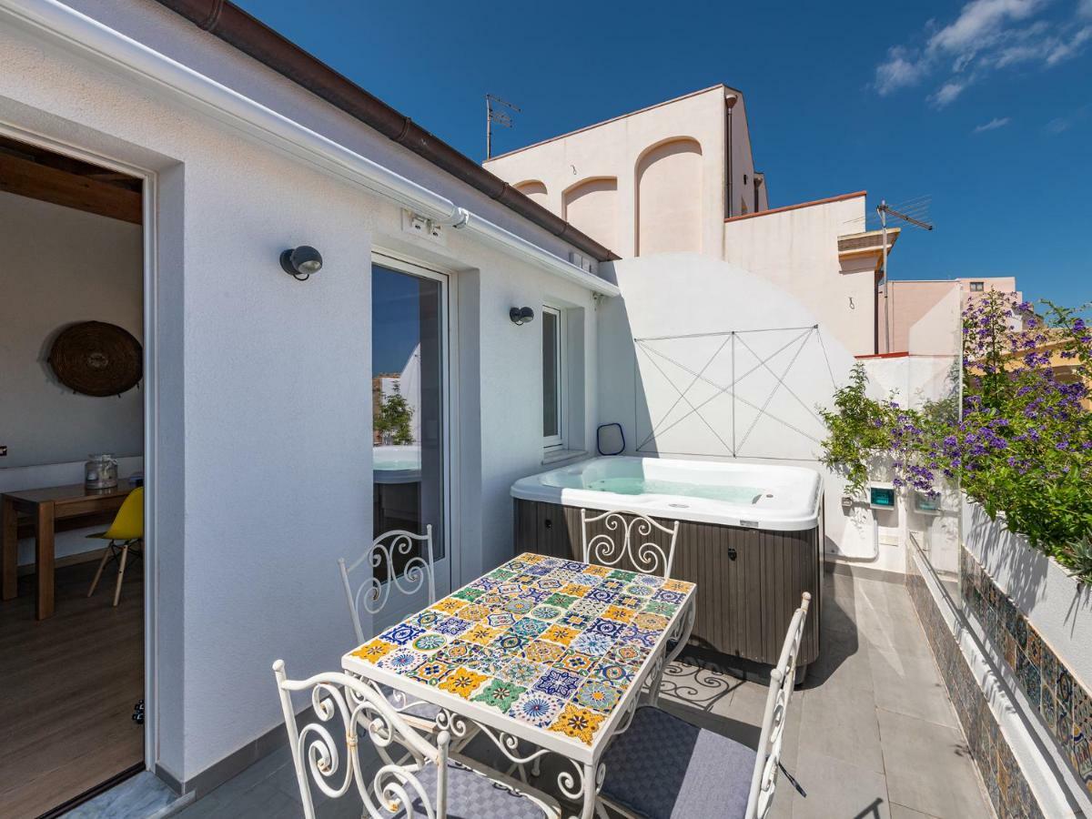 "Bea'S Terrace" - Private Jacuzzi And Panoramic Rooftop In The City Centre Cagliari Buitenkant foto